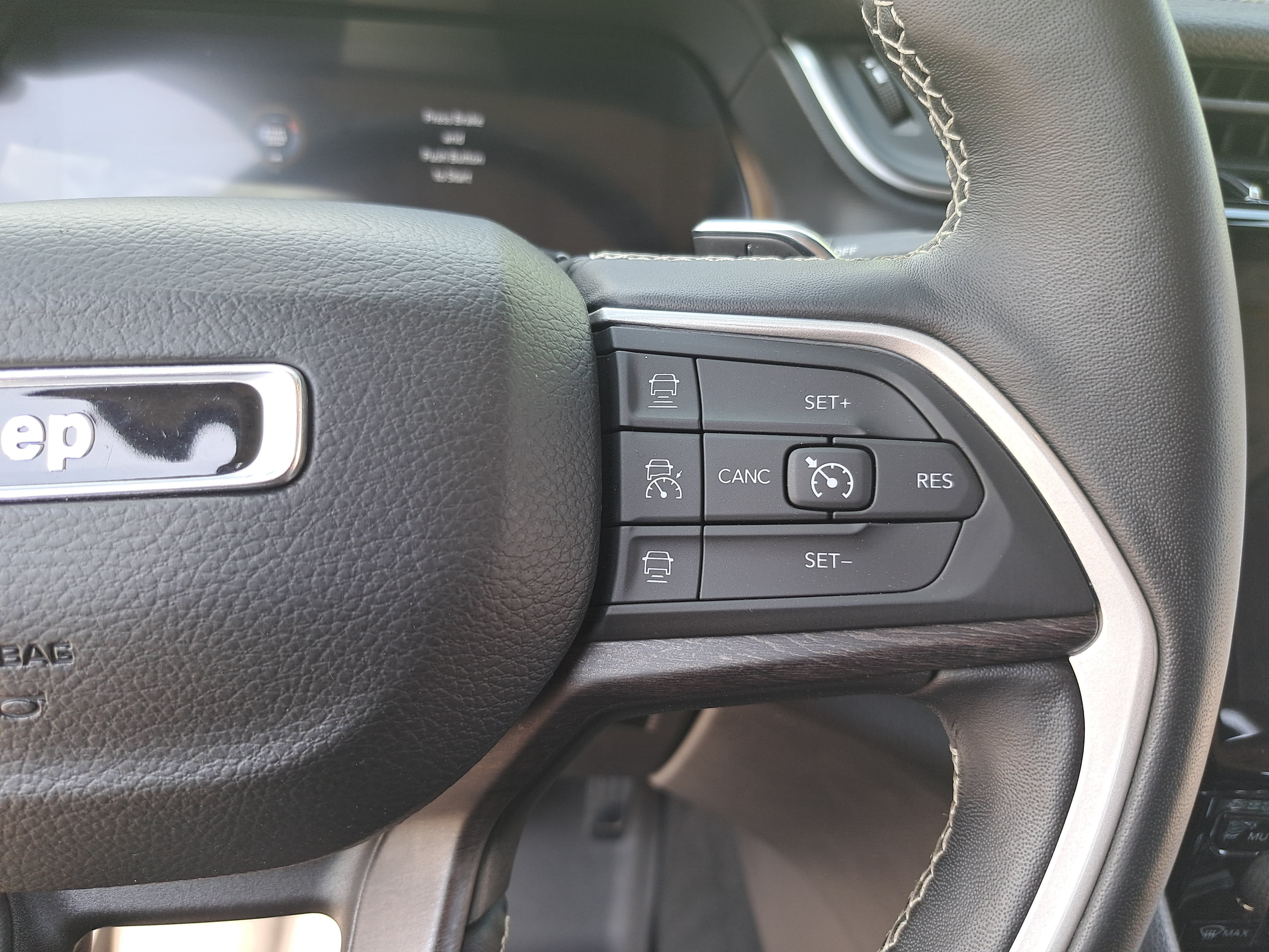 Used 2022 Jeep Grand Cherokee L Limited w/ Luxury Tech Group II AWD/4WD image 20