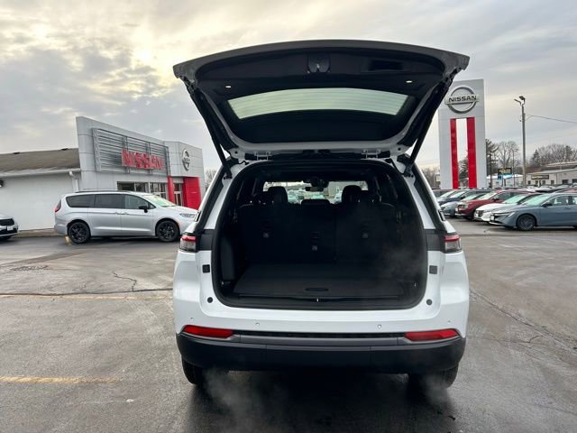 New 2026 Jeep Grand Cherokee Laredo image 10