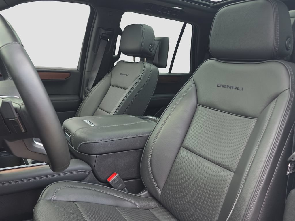 Used 2026 GMC Yukon Denali w/ Advanced Technology Package AWD/4WD image 7