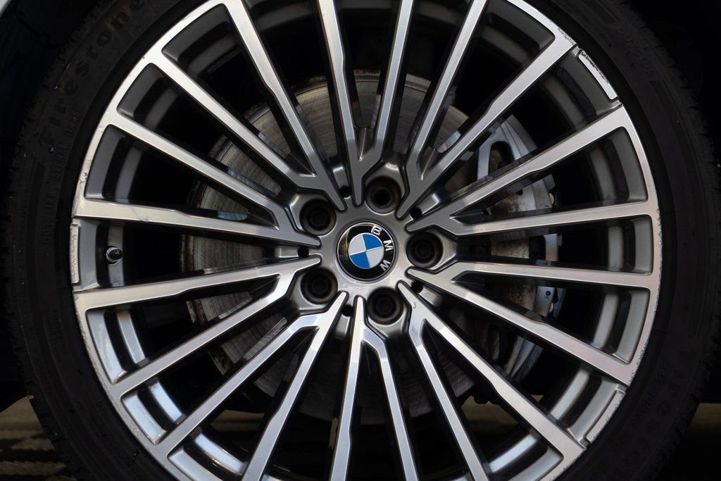 Used 2021 BMW 740i w/ Premium Package RWD image 10