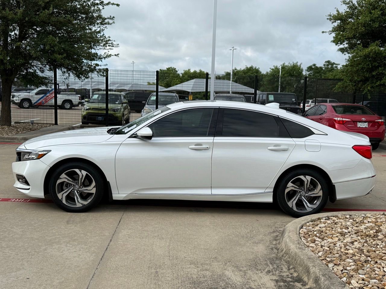 Used 2018 Honda Accord EX image 2