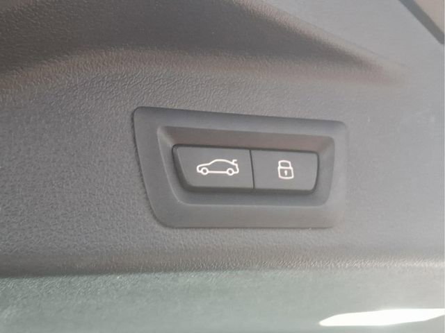 Used 2025 BMW X5 xDrive50e image 32