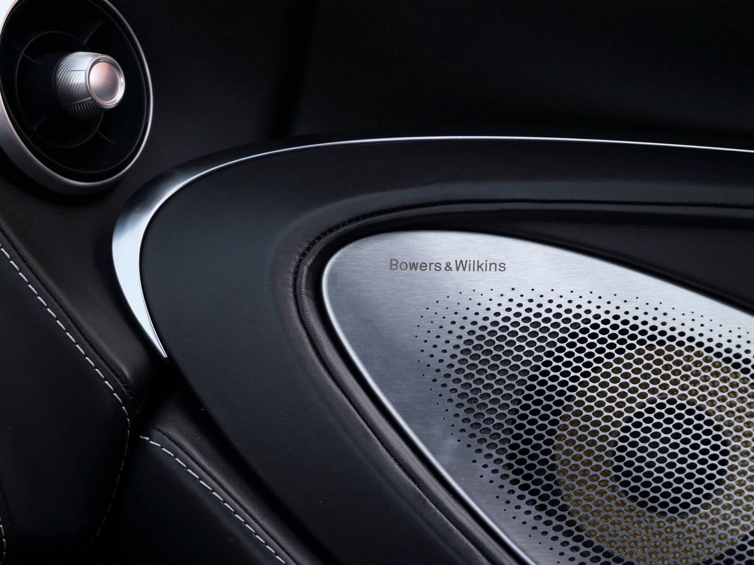Used 2023 McLaren GT RWD image 25