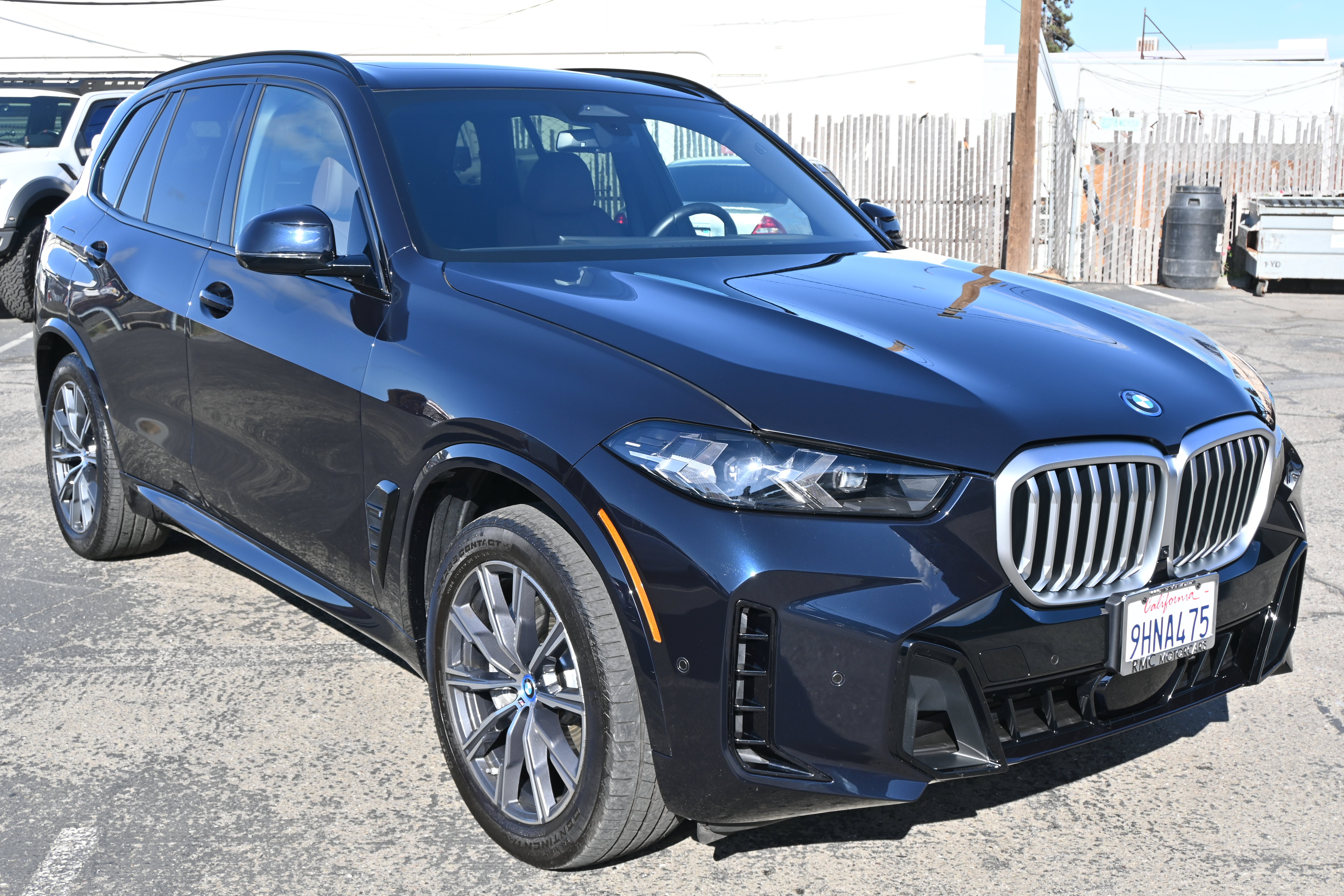 Used 2024 BMW X5 xDrive50e w/ M Sport Package AWD/4WD image 3