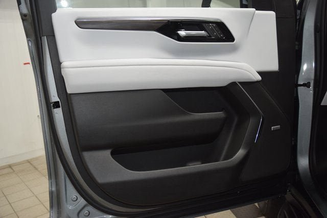 New 2026 Chevrolet Suburban Premier w/ Sun And Tow Package AWD/4WD image 46