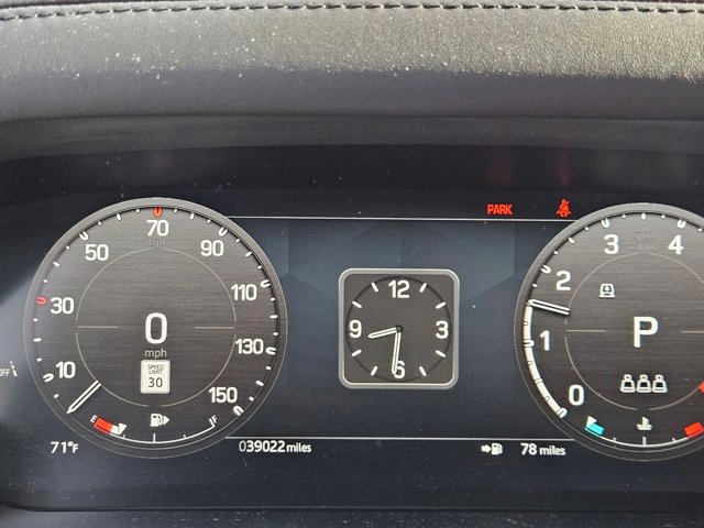 Used 2024 Land Rover Defender 110 X-Dynamic SE AWD/4WD image 10
