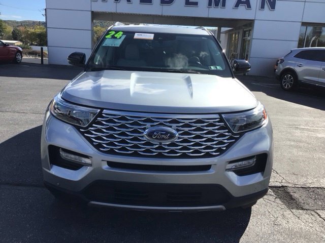 Certified 2024 Ford Explorer Platinum w/ Technology Package AWD/4WD image 3