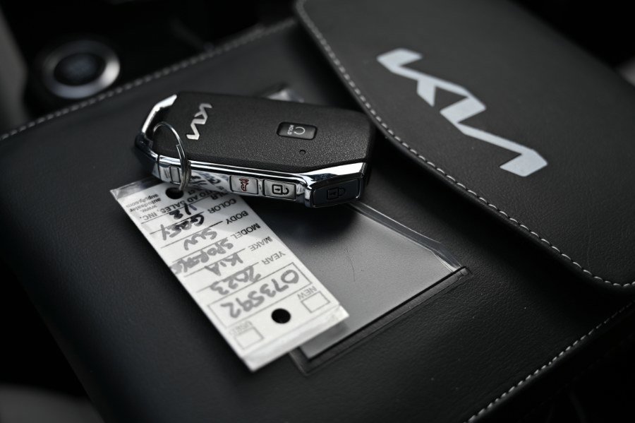 Used 2023 Kia Sportage EX image 35