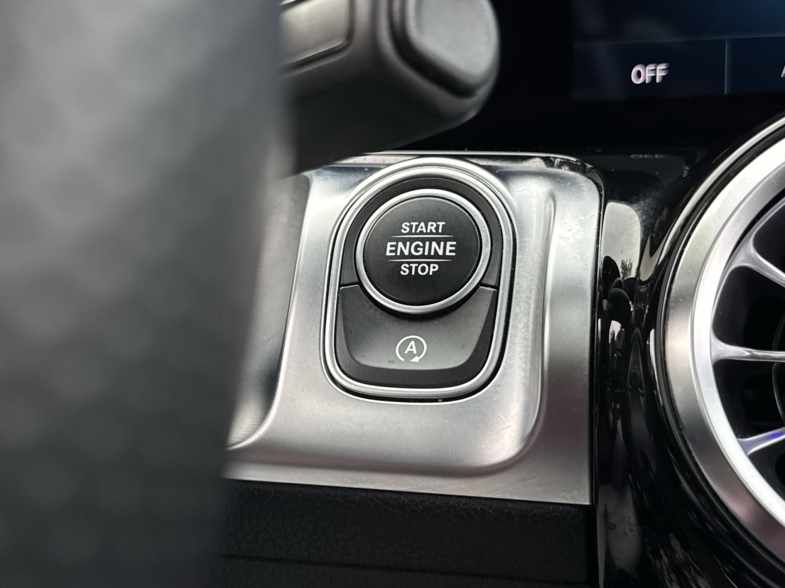 Used 2021 Mercedes-Benz GLB 35 AMG 4MATIC w/ Multimedia Package image 40