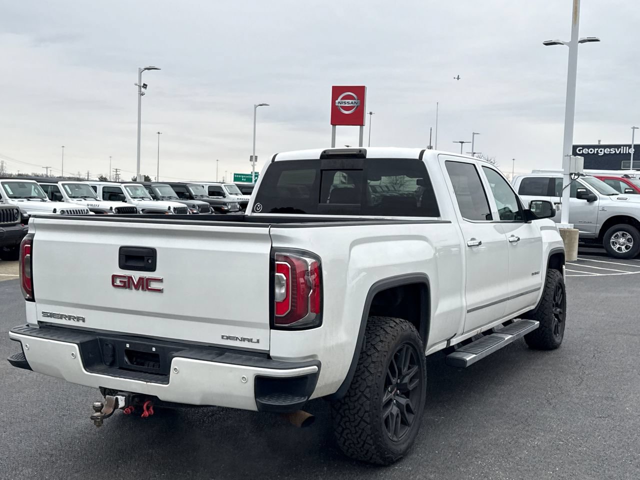 Used 2017 GMC Sierra 1500 Denali AWD/4WD image 3