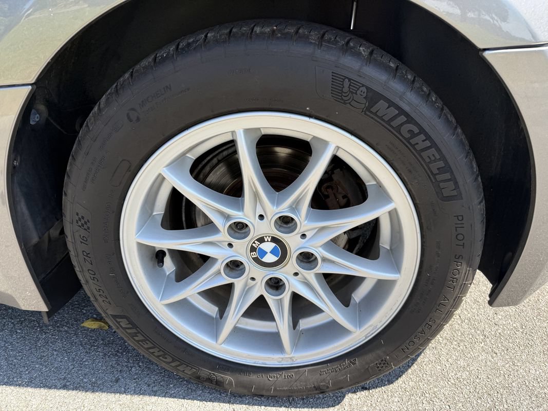 Used 2004 BMW Z4 2.5i RWD image 12