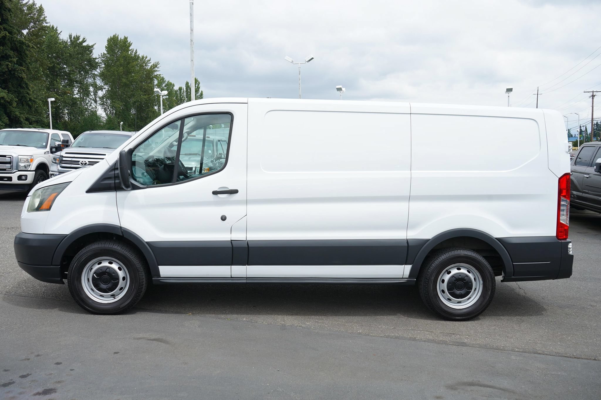 Used 2015 Ford Transit 150 130 Low Roof RWD image 2
