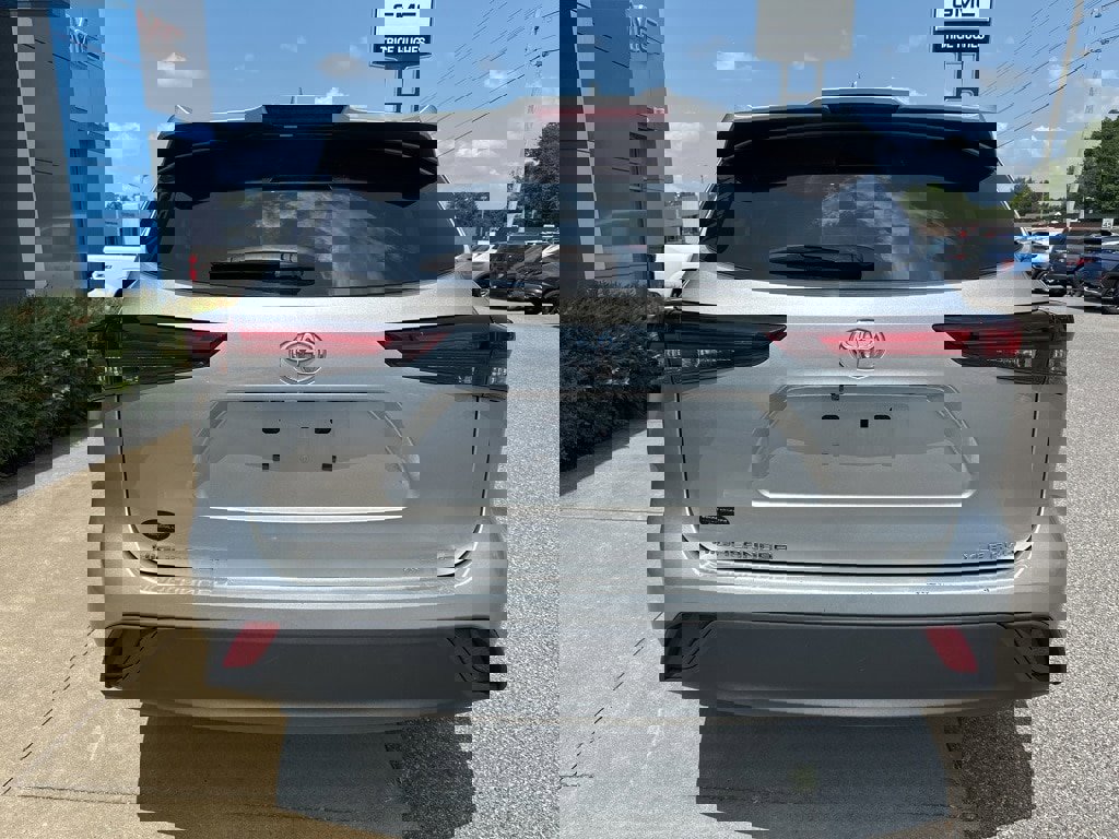Used 2024 Toyota Highlander XLE image 8