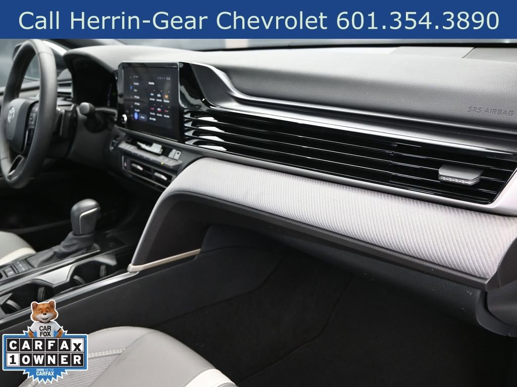 Used 2025 Toyota Camry SE w/ Convenience Package image 24