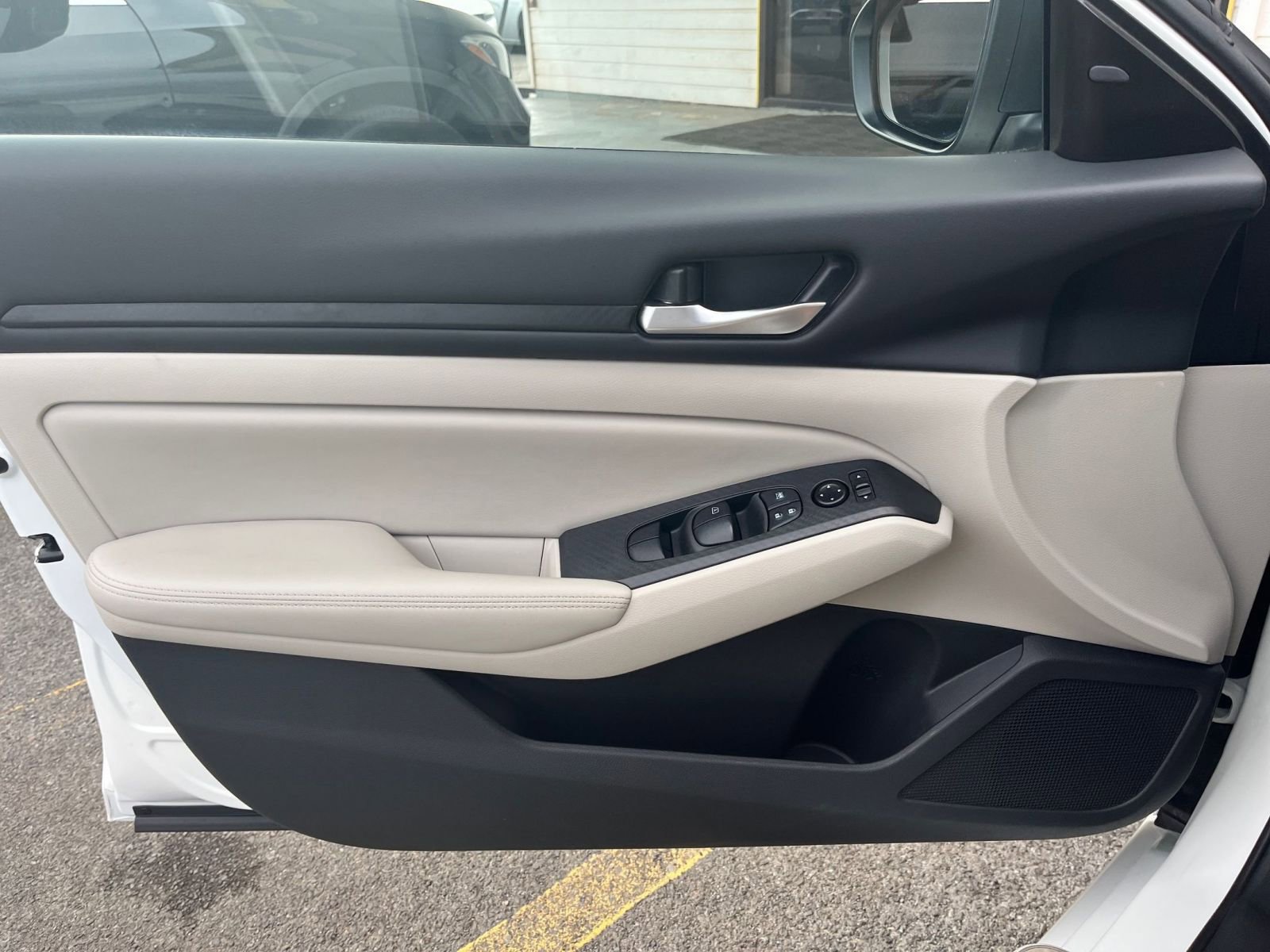 Used 2025 Nissan Altima 2.5 SV image 18