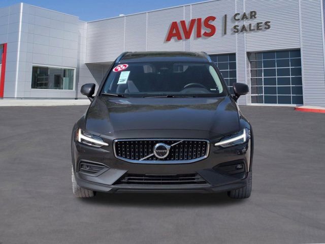 Used 2025 Volvo V60 B5 Cross Country Plus AWD/4WD image 2