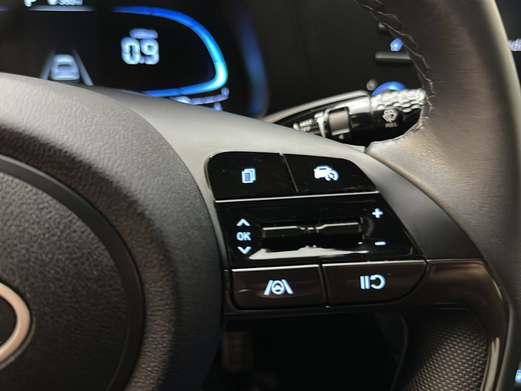 Certified 2025 Hyundai Elantra Sport FWD image 23
