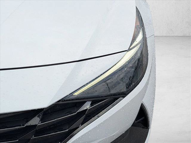 Used 2023 Hyundai Elantra Limited image 9