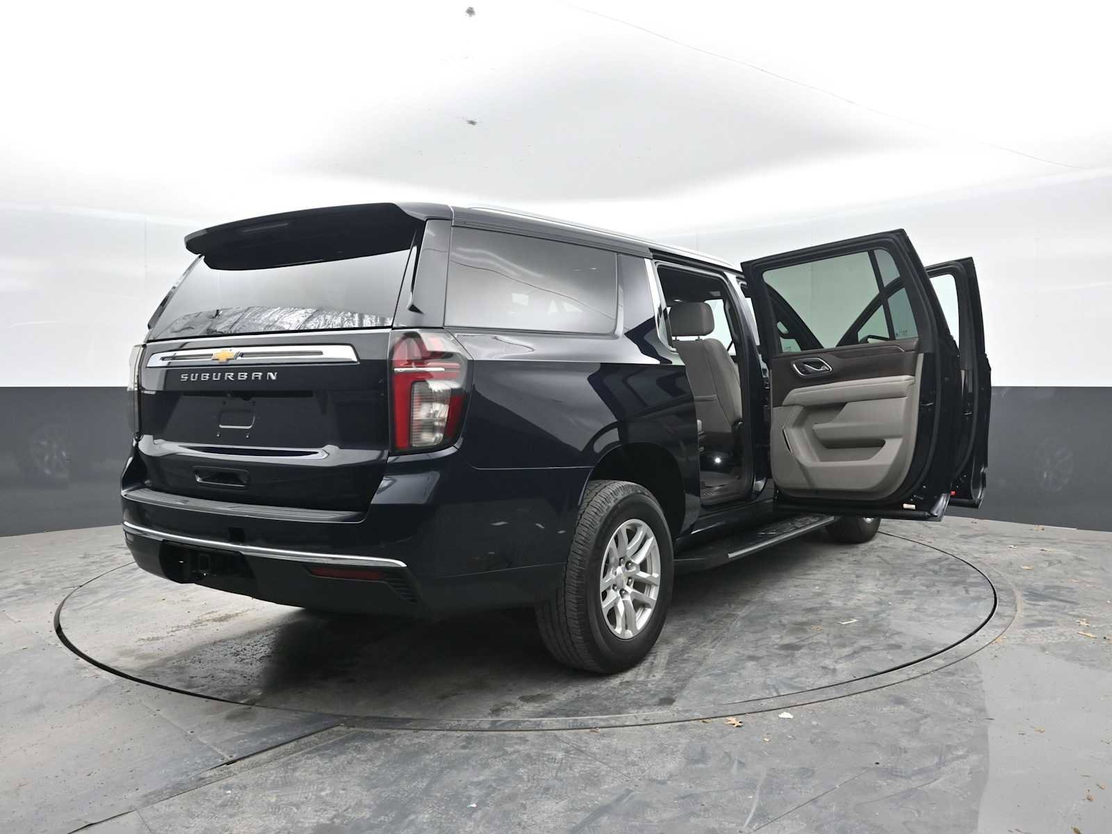 Used 2022 Chevrolet Suburban LS AWD/4WD image 53