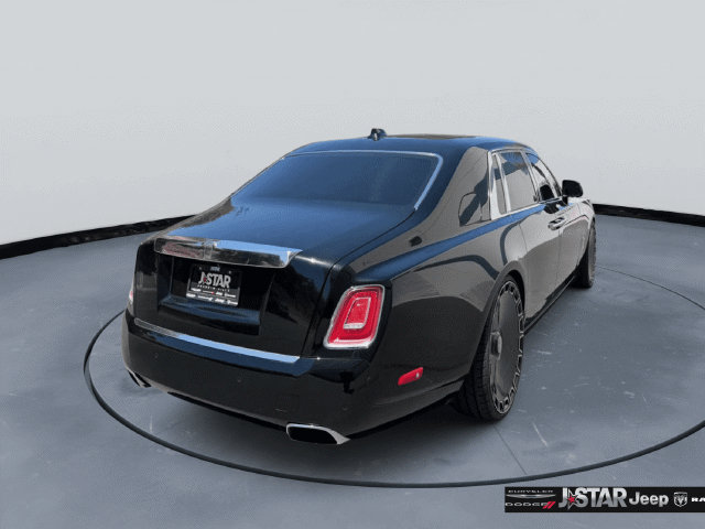 Used 2022 Rolls-Royce Phantom Sedan RWD image 5