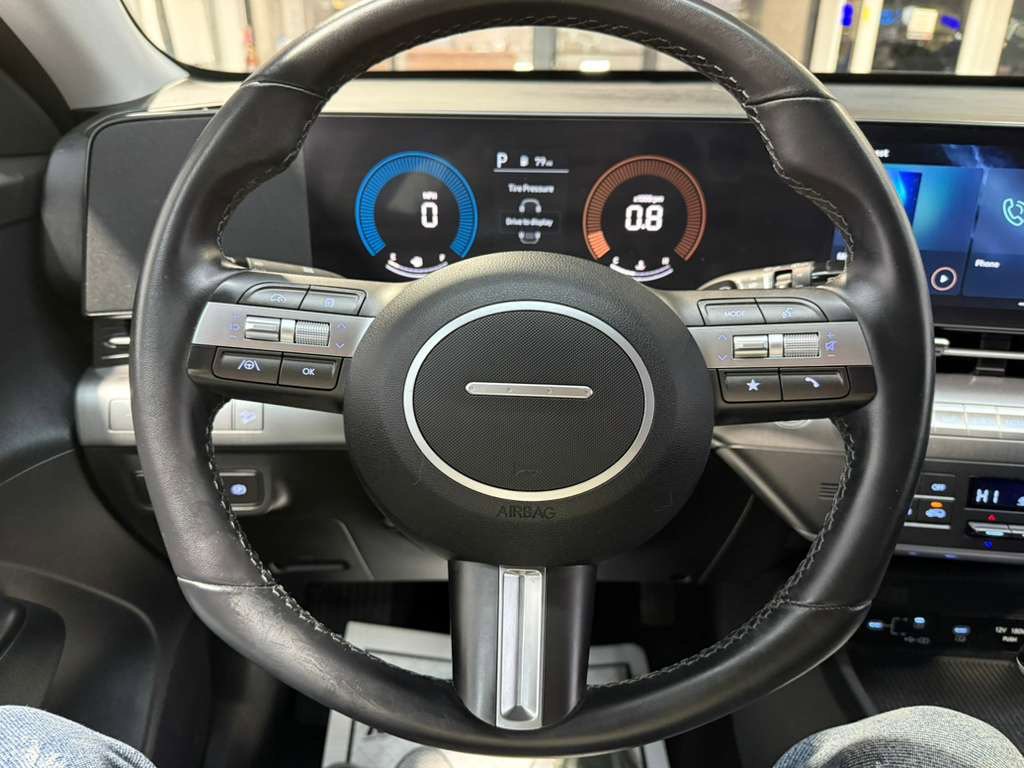 Used 2025 Hyundai Kona SEL image 11