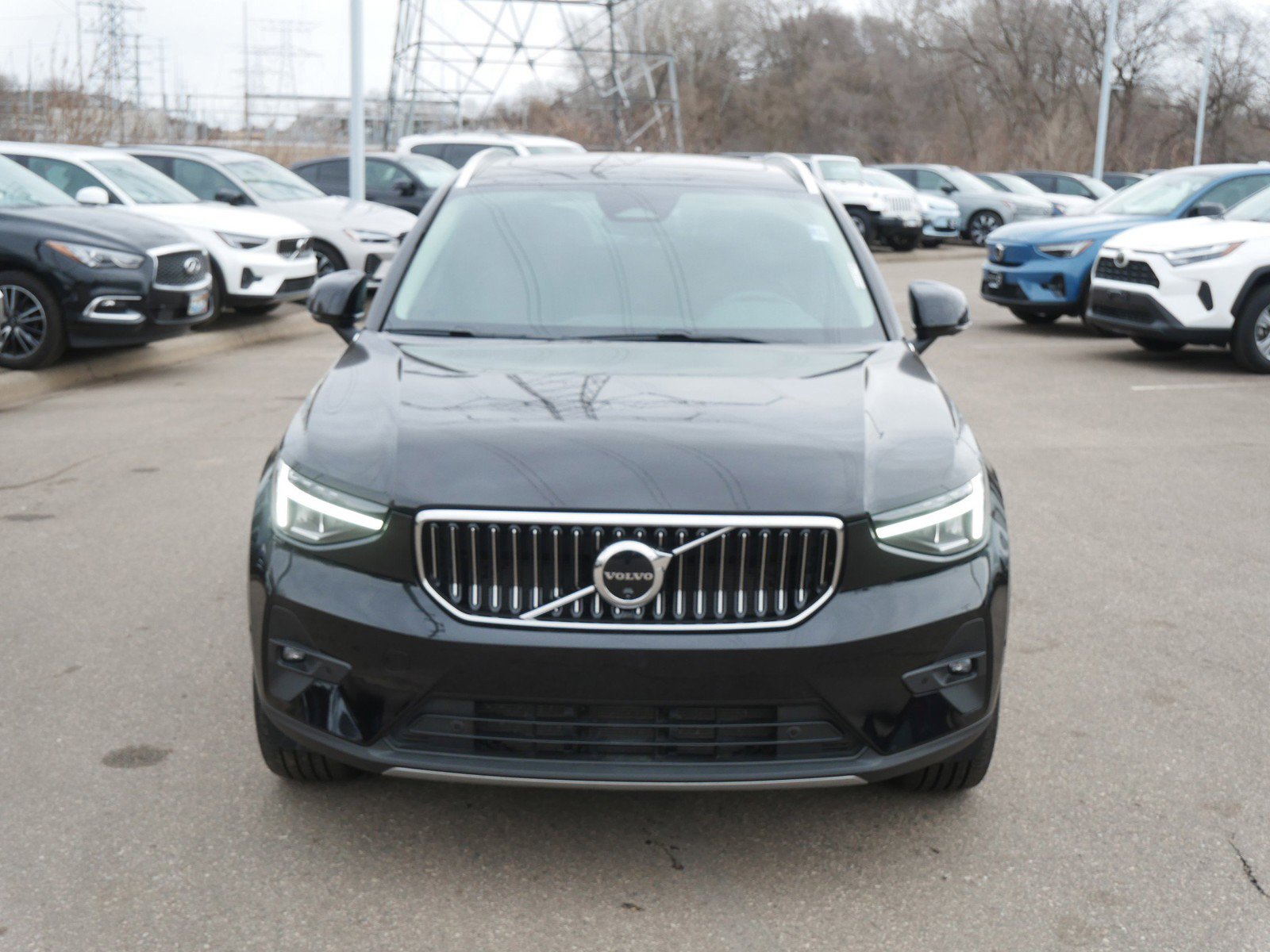 Certified 2025 Volvo XC40 B5 Plus image 2