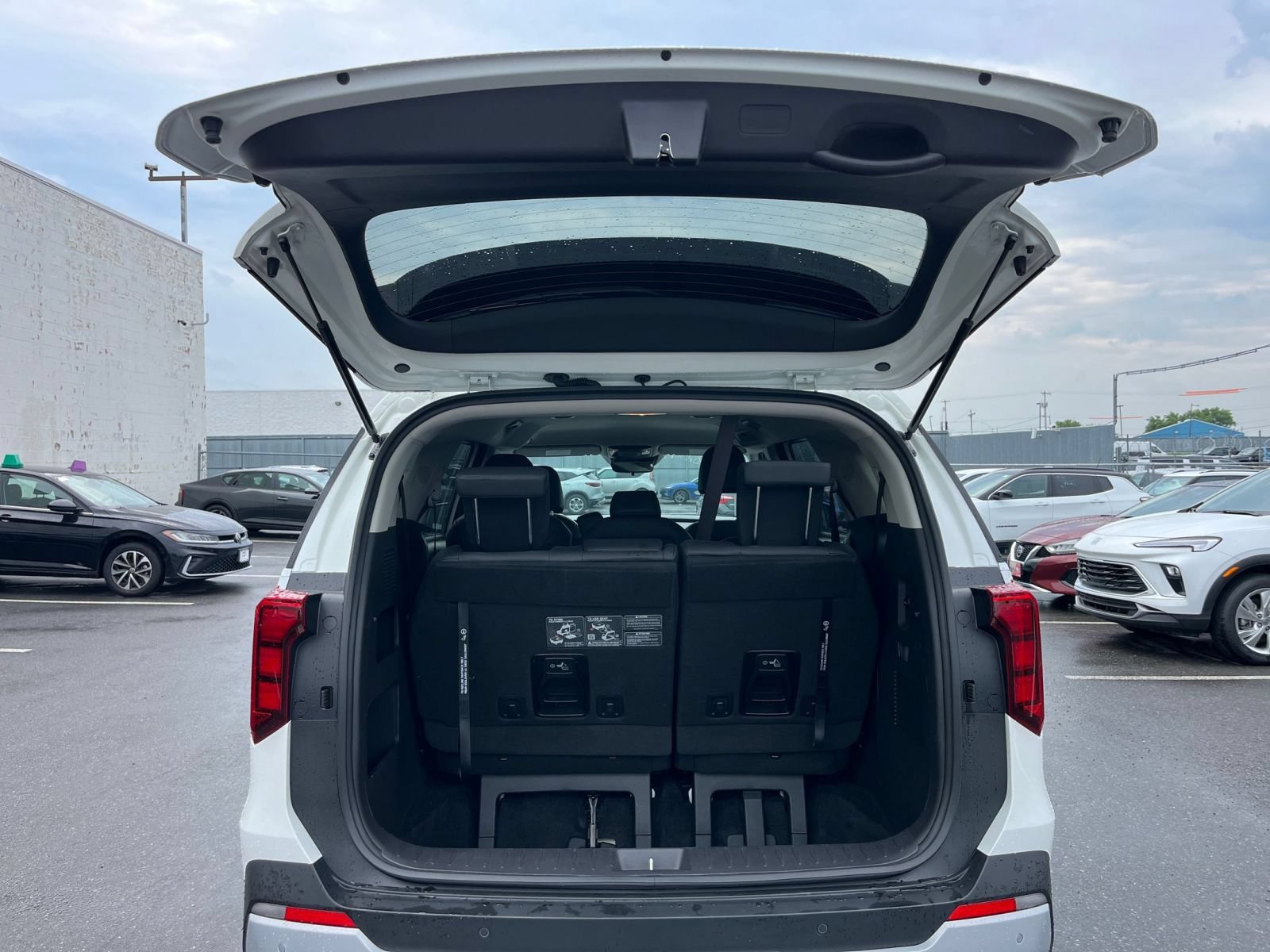 Used 2026 Kia Carnival FWD image 33