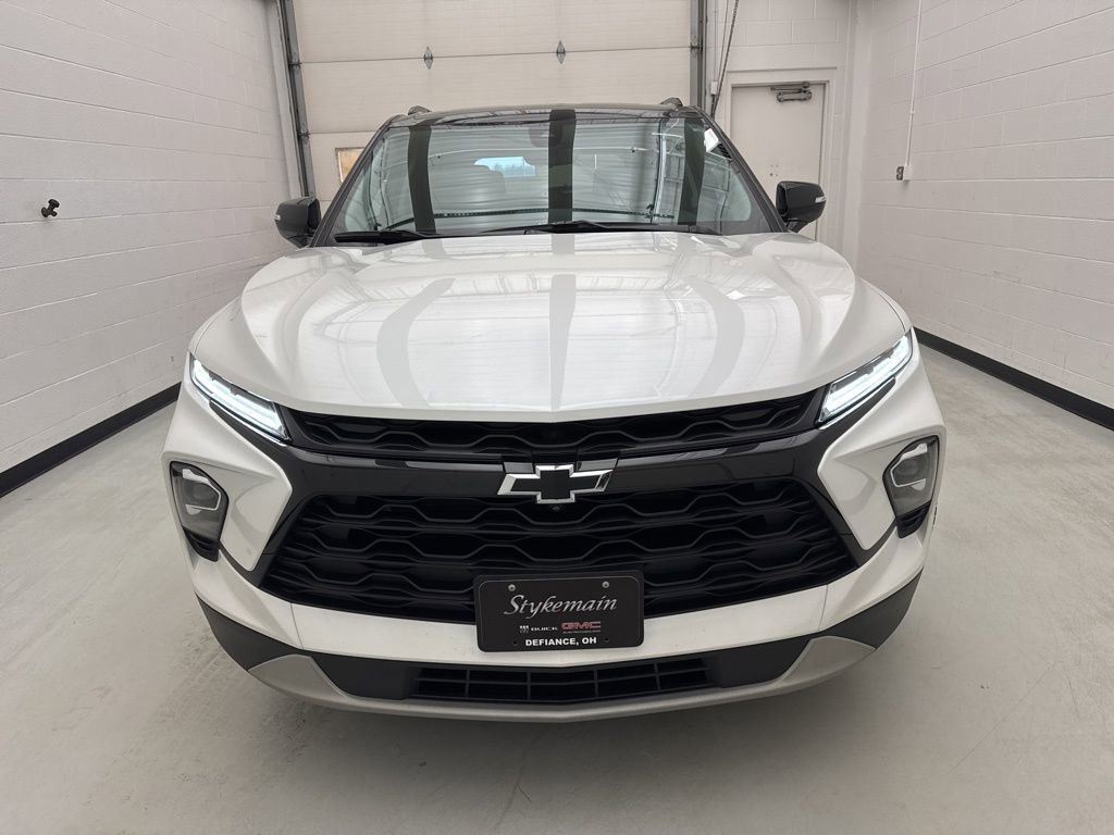 Used 2024 Chevrolet Blazer LT w/ Sound & Technology Package image 2