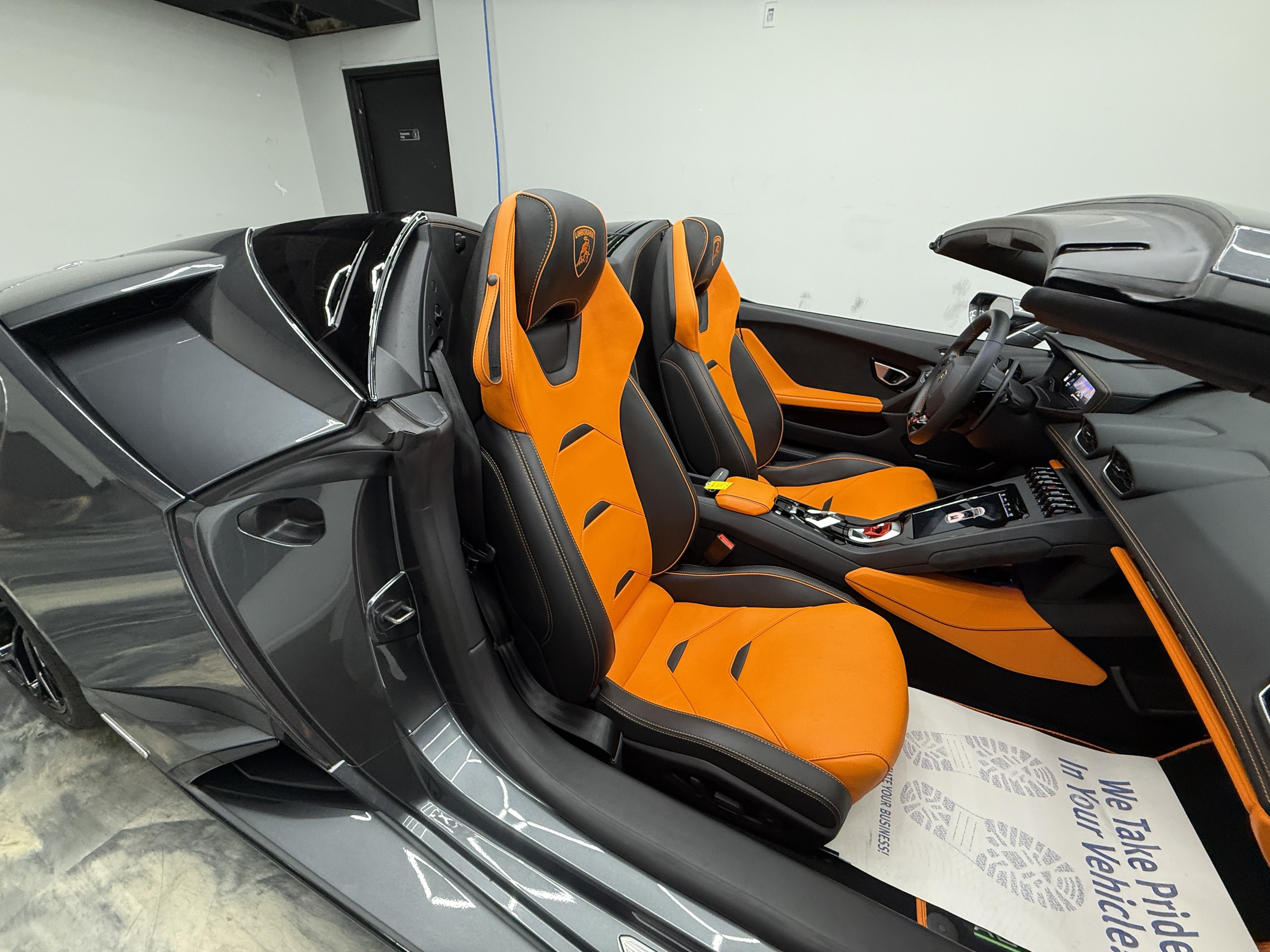 Used 2023 Lamborghini Huracan EVO RWD image 23