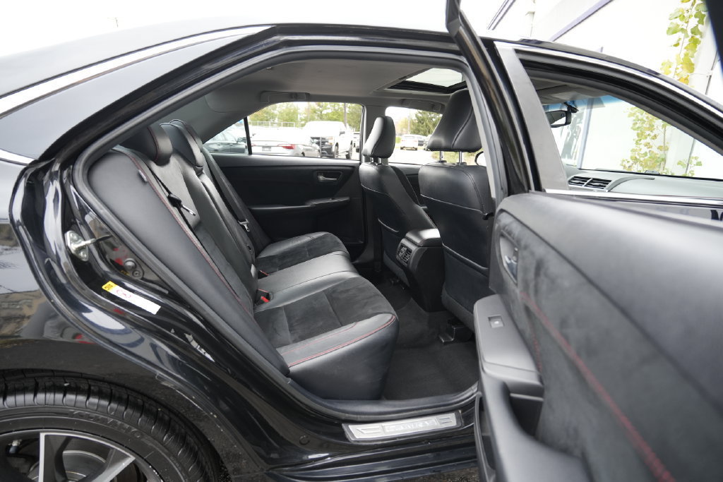 Used 2015 Toyota Camry XSE FWD image 36