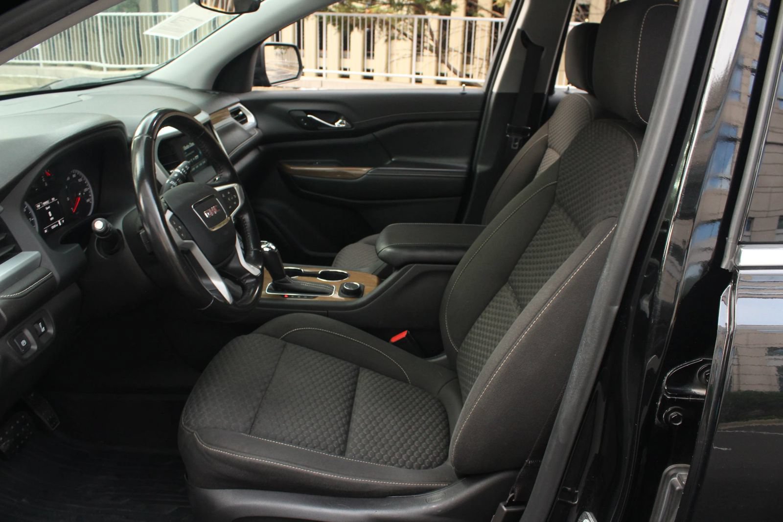 Used 2019 GMC Acadia SLE w/ LPO, Floor Liner Package FWD image 14