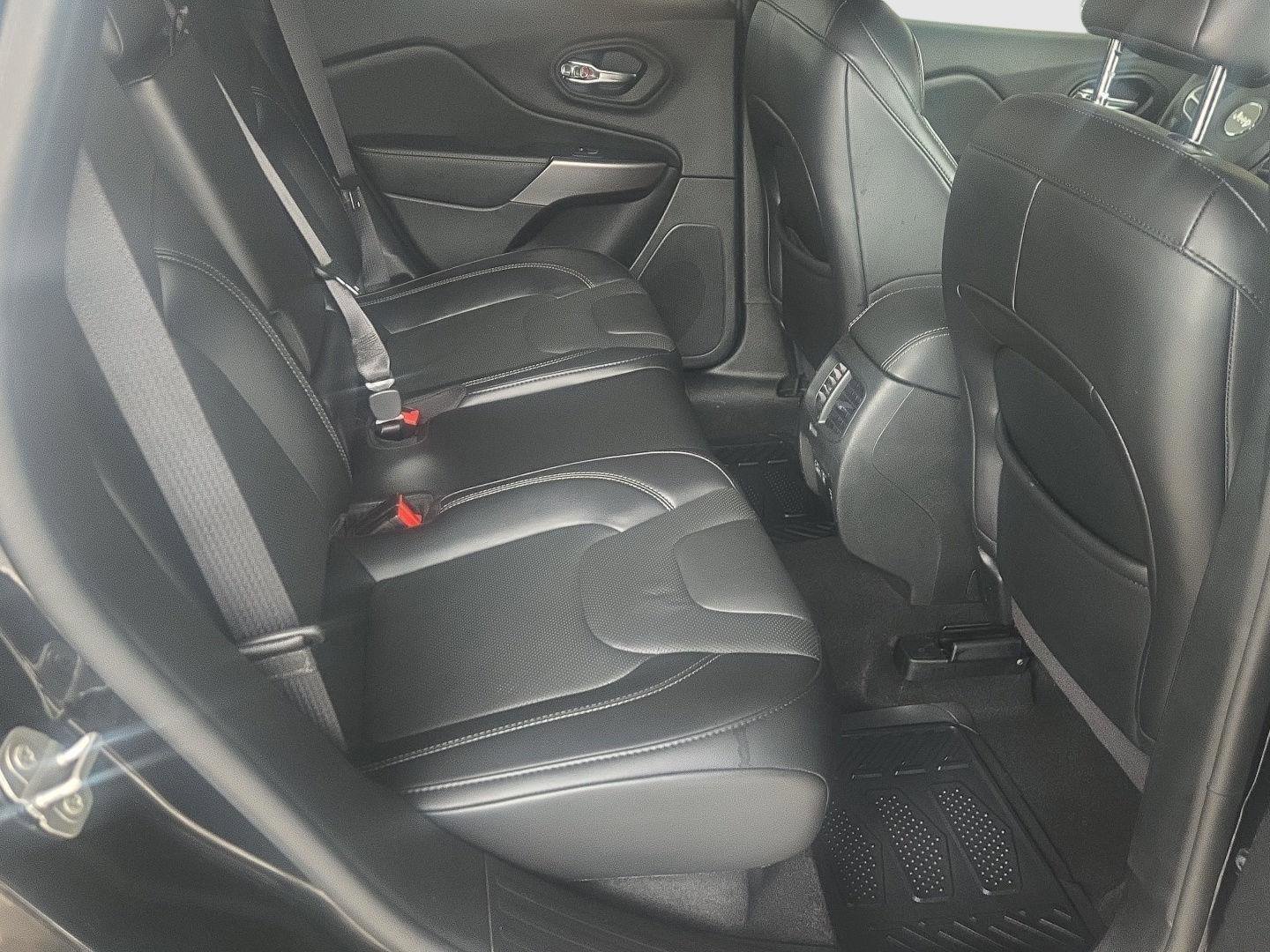 Used 2021 Jeep Cherokee Latitude Lux w/ Comfort/Convenience Group image 12