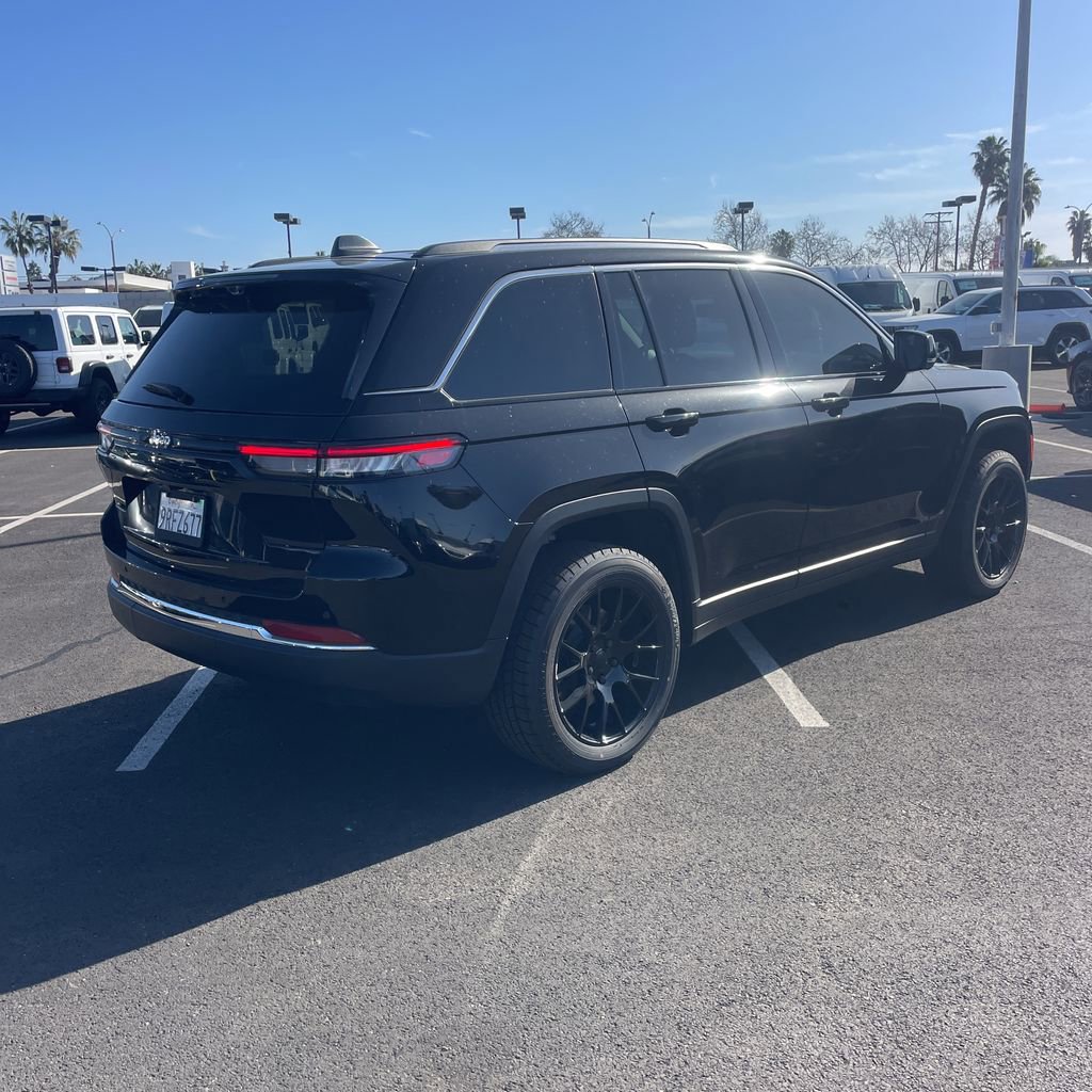 Used 2022 Jeep Grand Cherokee Limited 4xe w/ Luxury Tech Group II image 7