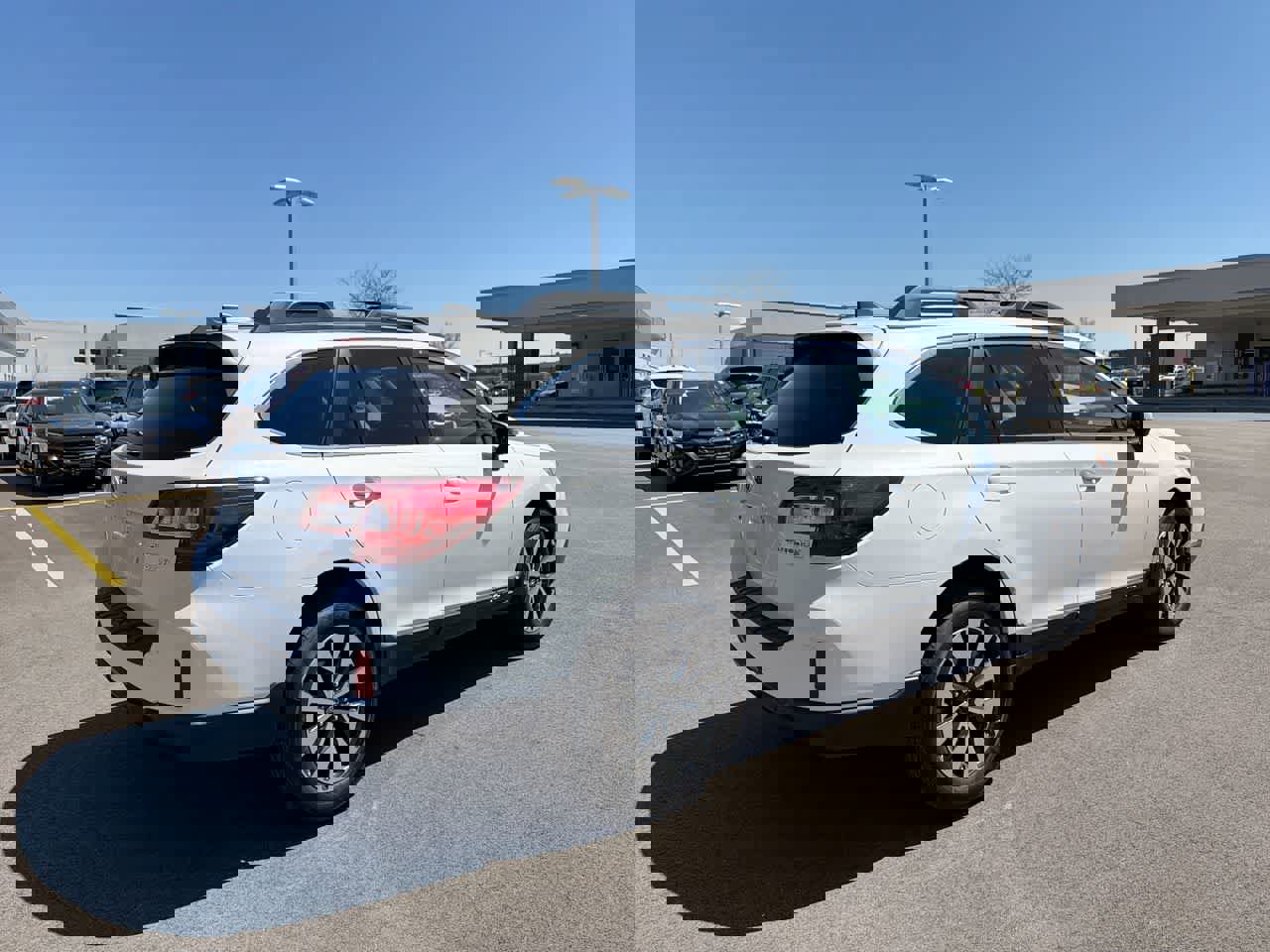 Used 2017 Subaru Outback 2.5i Limited AWD/4WD image 13