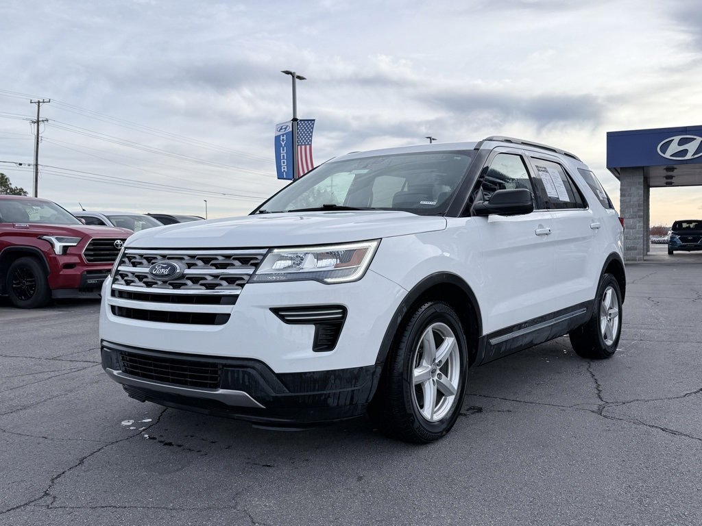 Used 2018 Ford Explorer XLT image 3