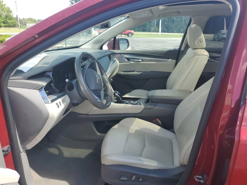 Used 2021 Cadillac XT5 Premium Luxury AWD/4WD image 5