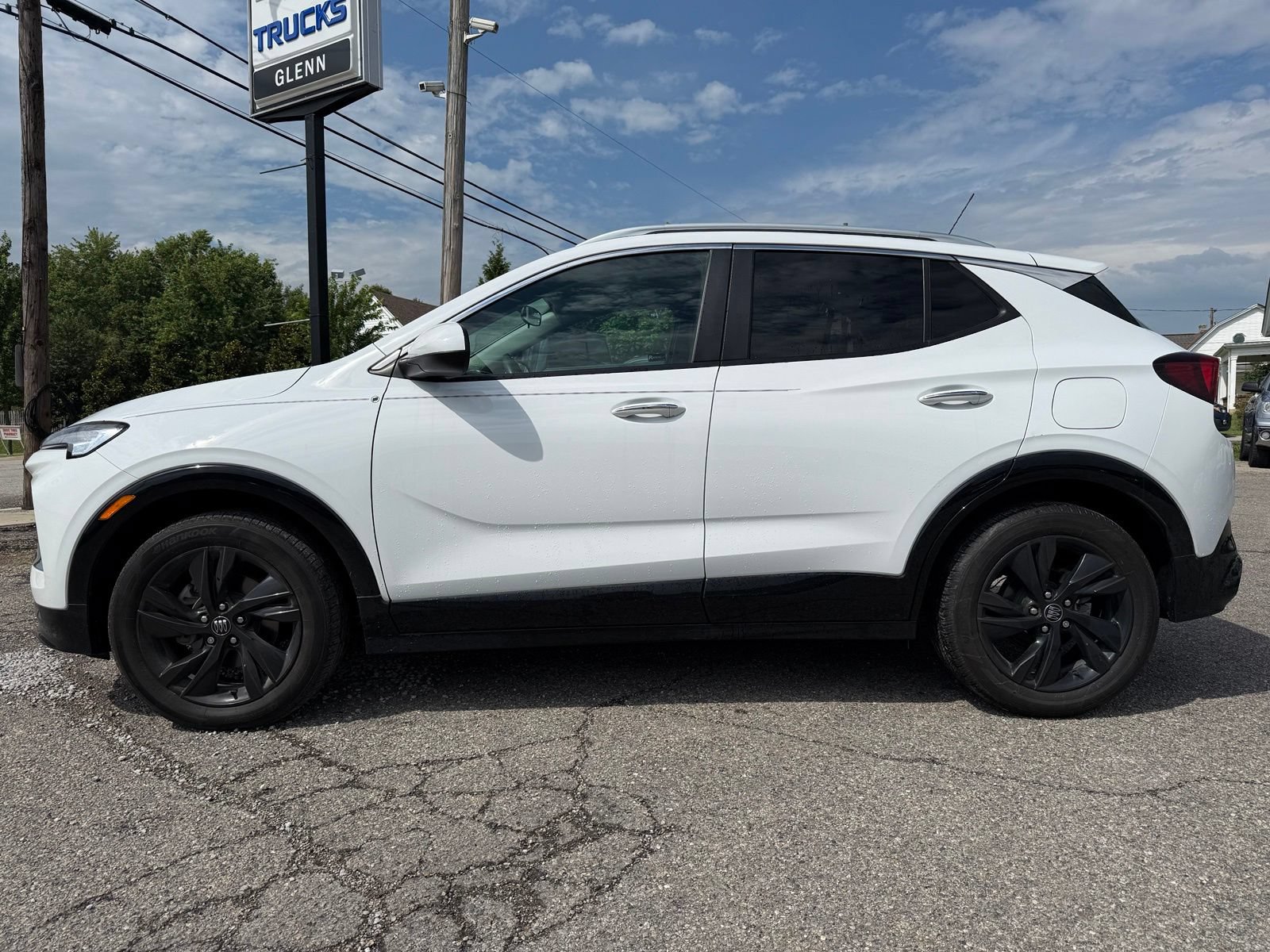 Used 2024 Buick Encore GX Sport Touring FWD image 3