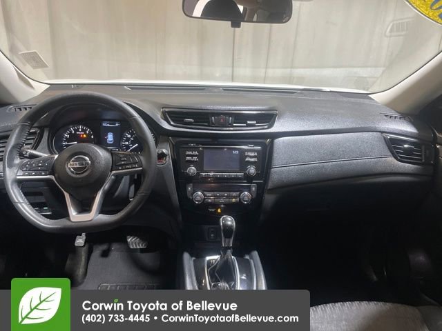 Used 2017 Nissan Rogue SV image 12