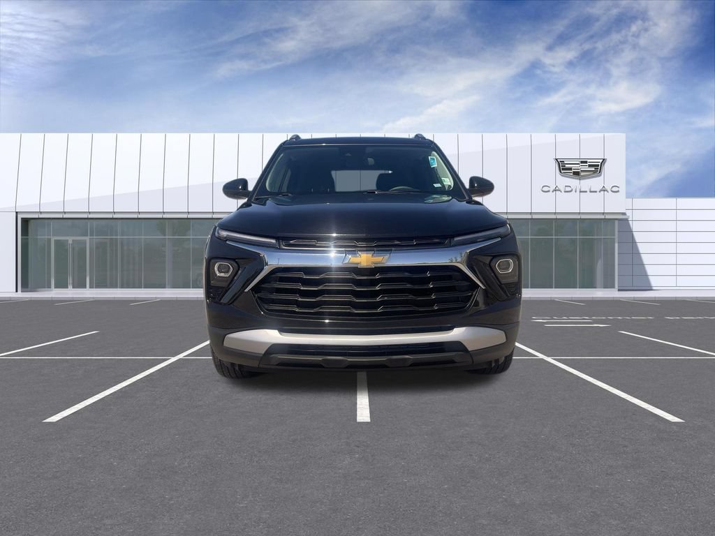 Used 2025 Chevrolet TrailBlazer LT AWD/4WD image 3