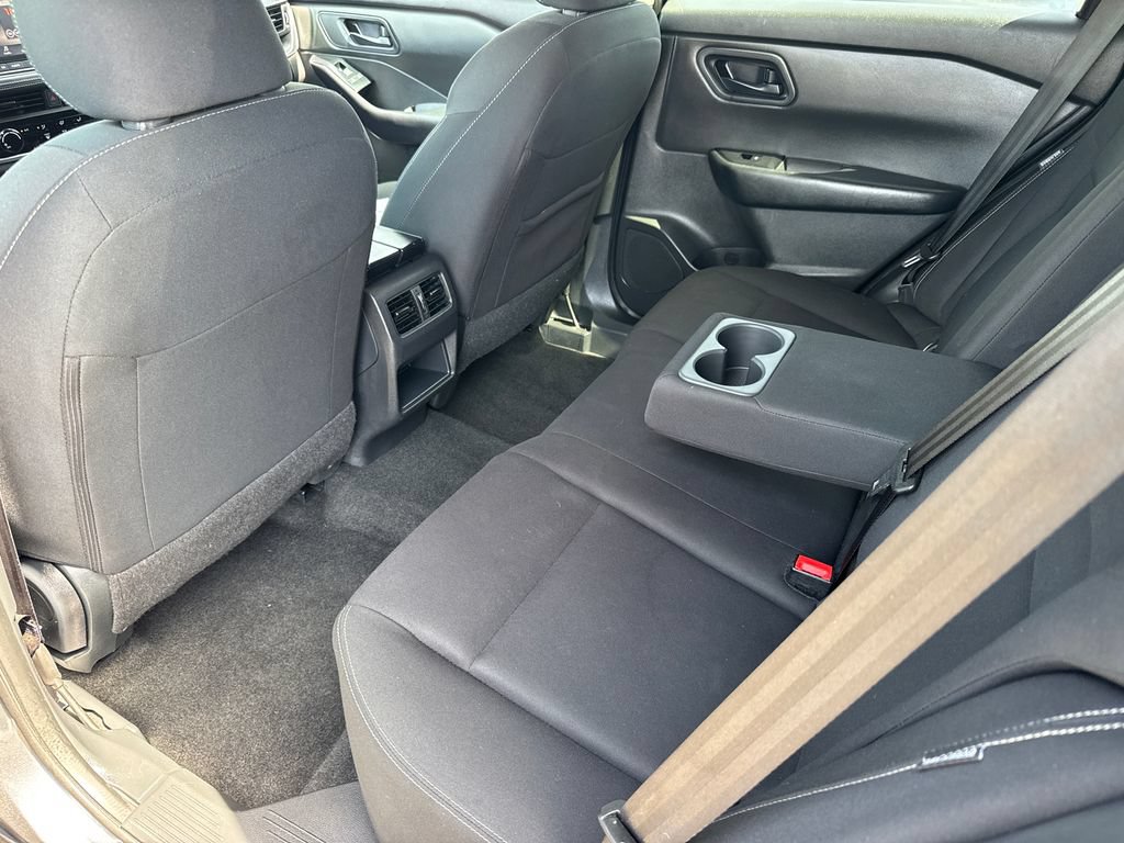 Used 2024 Nissan Rogue S FWD image 18