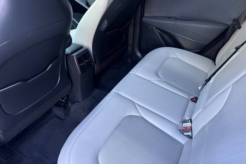 Used 2025 Kia Niro EX FWD image 7
