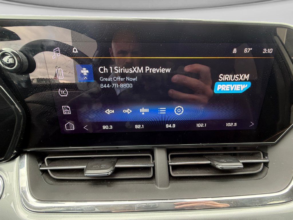 Used 2025 Chevrolet Trax LT w/ LT Convenience Package FWD image 27