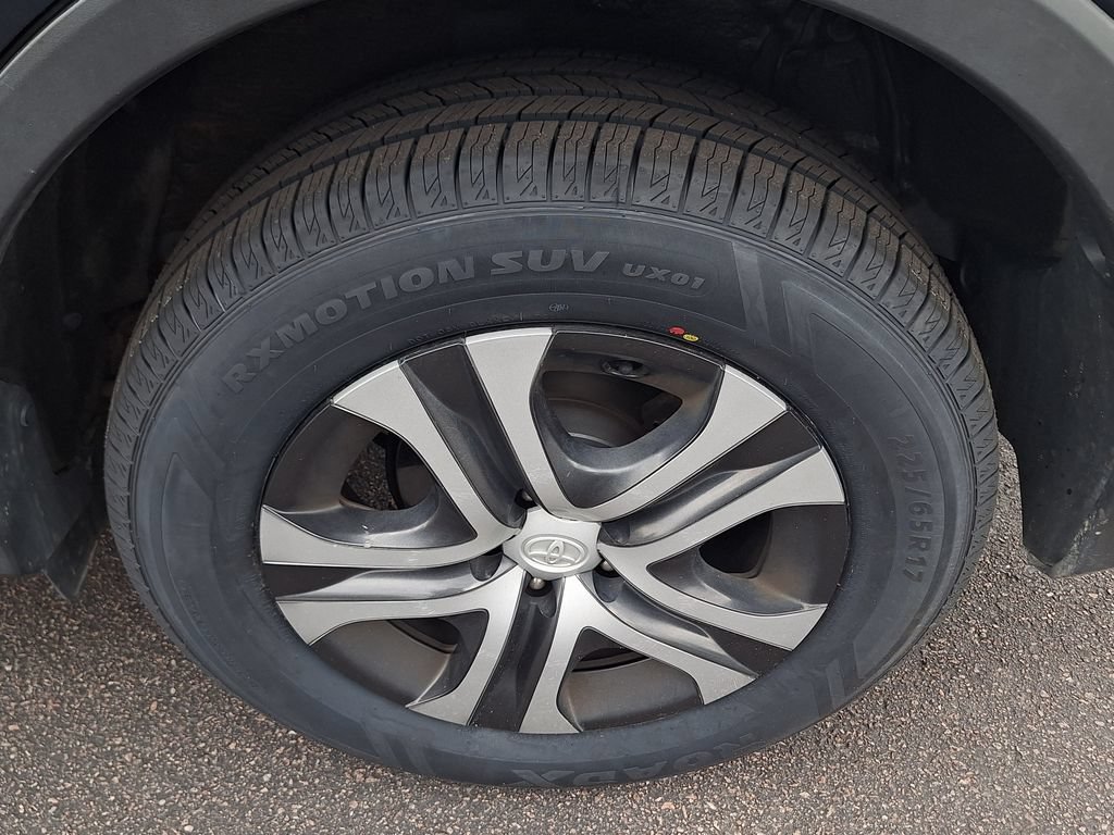 Used 2017 Toyota RAV4 LE FWD image 29