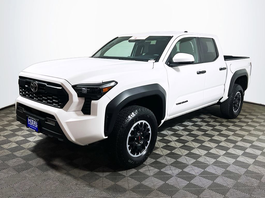 Certified 2025 Toyota Tacoma TRD Off-Road AWD/4WD image 4