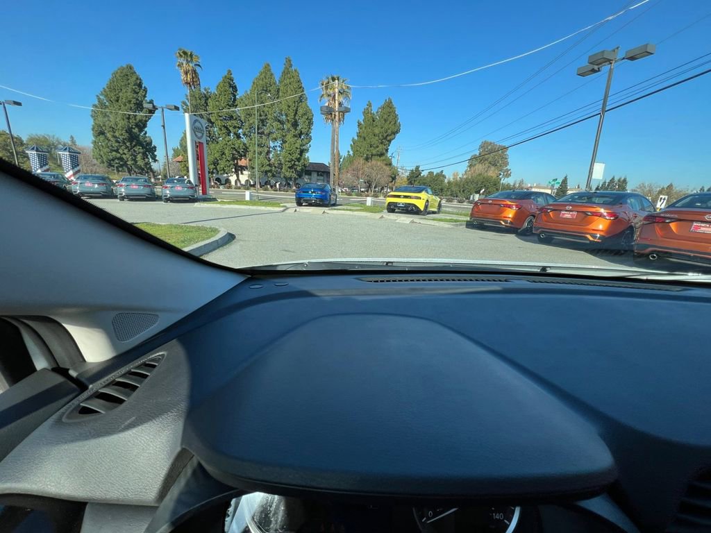 Certified 2025 Nissan Versa SR w/ Trunk Package image 27