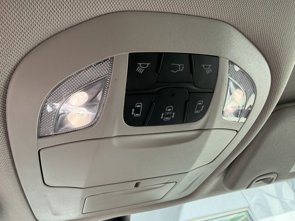 Used 2023 Chrysler Pacifica Touring-L FWD image 34