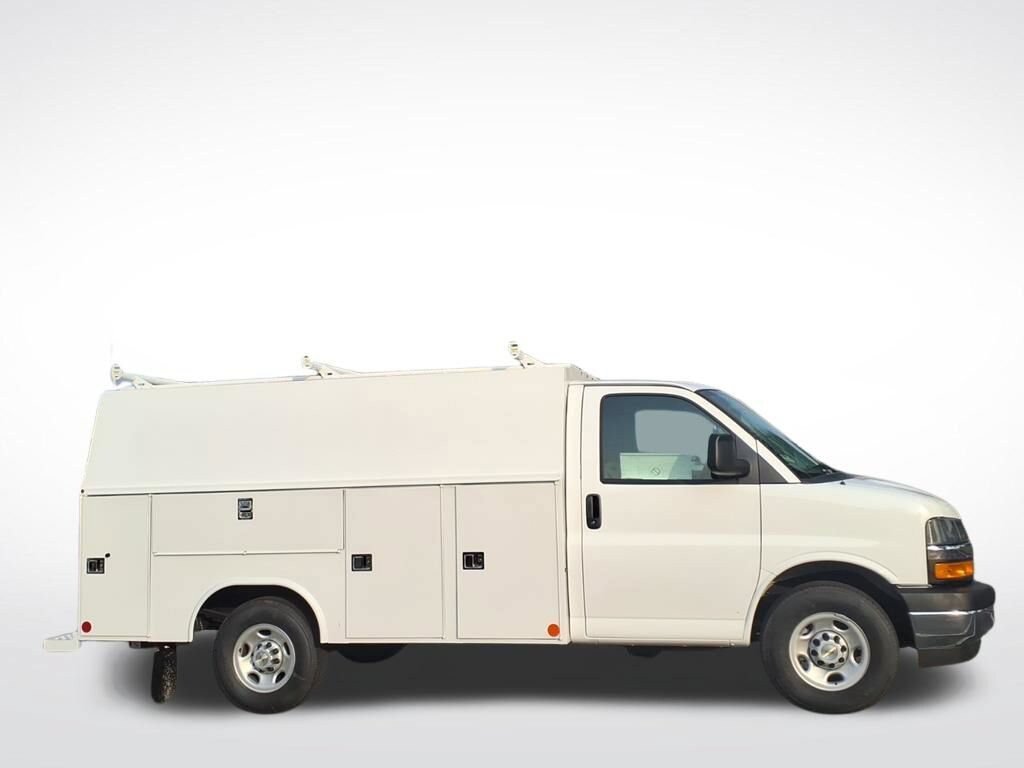 New 2026 Chevrolet Express 3500 w/ Power Convenience Package RWD video 2
