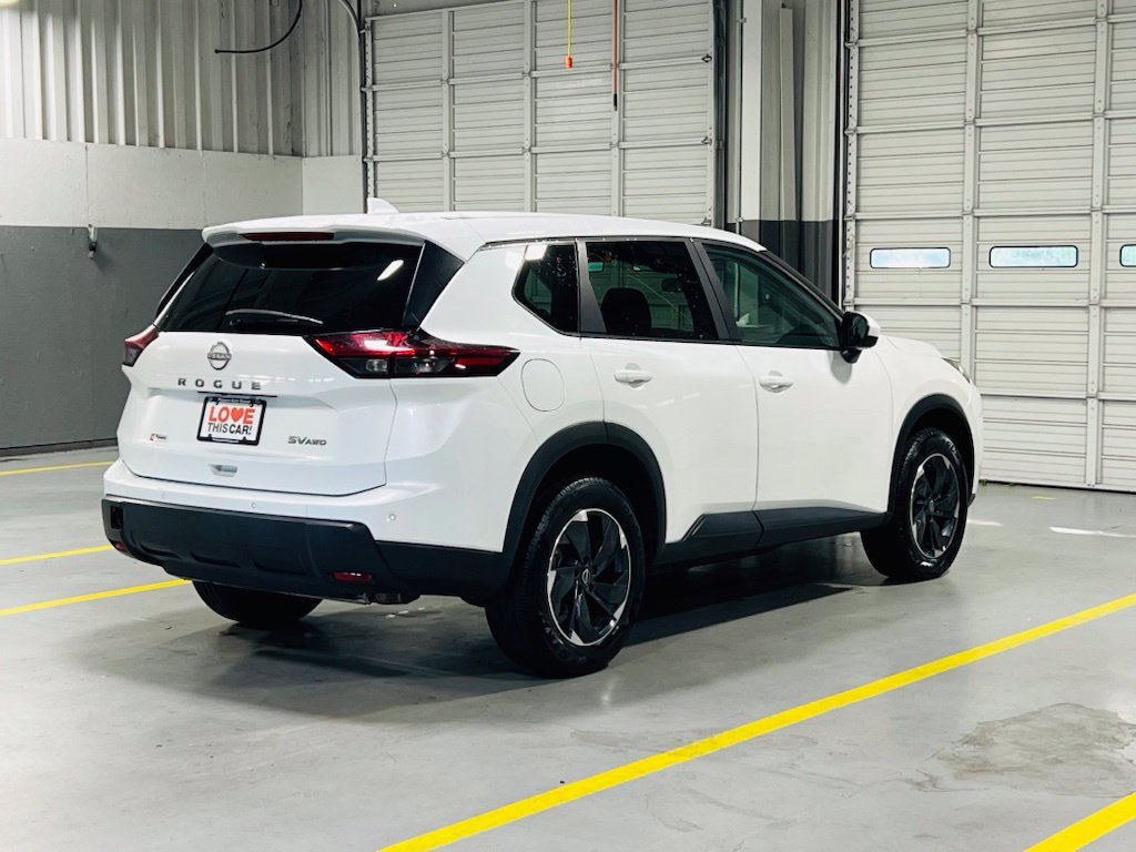 Used 2024 Nissan Rogue SV AWD/4WD image 17