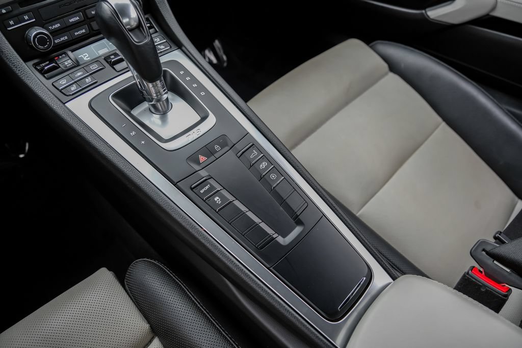 Used 2022 Porsche 718 Cayman RWD image 21