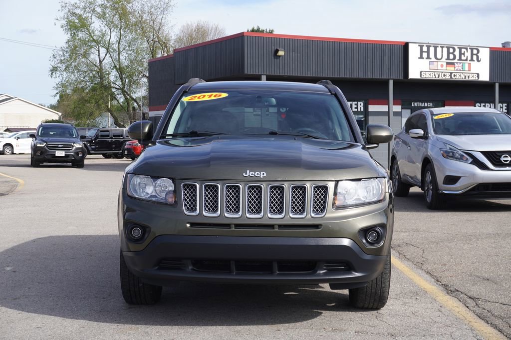 Used 2016 Jeep Compass Latitude image 2